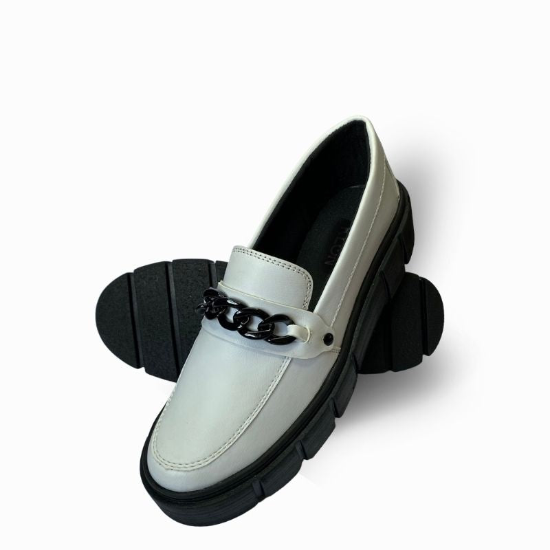 Sapato Feminino Mocassim  Tratorado  na Cor branco