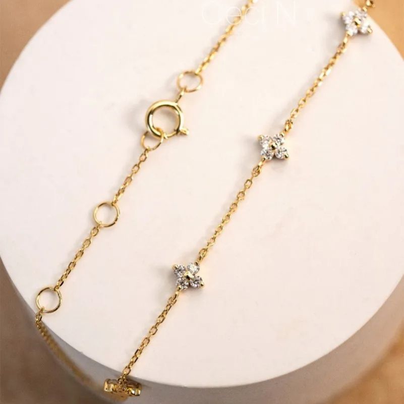 Pulseira Feminina Coreana com Zircão Flor e Banho de Ouro 18K